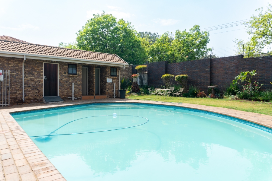 3 Bedroom Property for Sale in Die Hoewes Gauteng