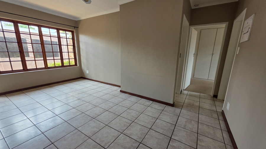 3 Bedroom Property for Sale in Die Hoewes Gauteng