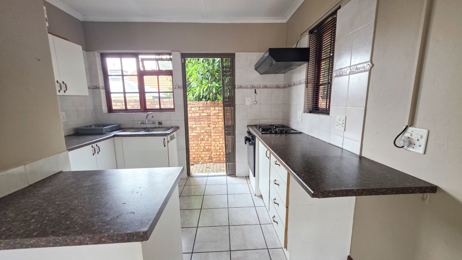 3 Bedroom Property for Sale in Die Hoewes Gauteng