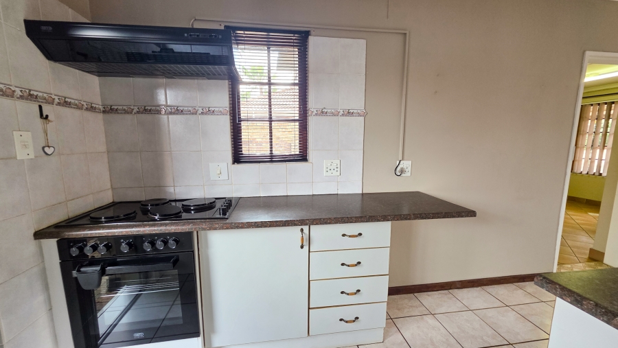3 Bedroom Property for Sale in Die Hoewes Gauteng