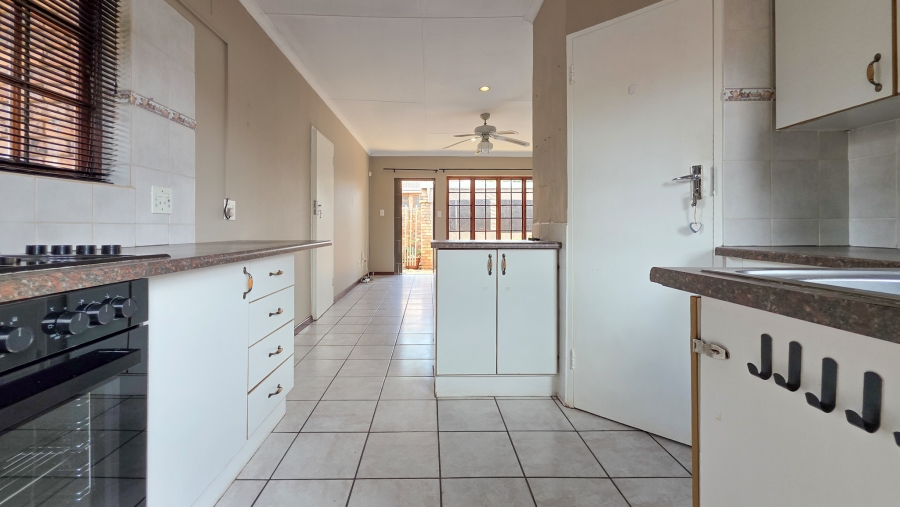 3 Bedroom Property for Sale in Die Hoewes Gauteng