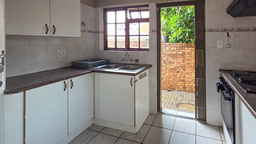 3 Bedroom Property for Sale in Die Hoewes Gauteng