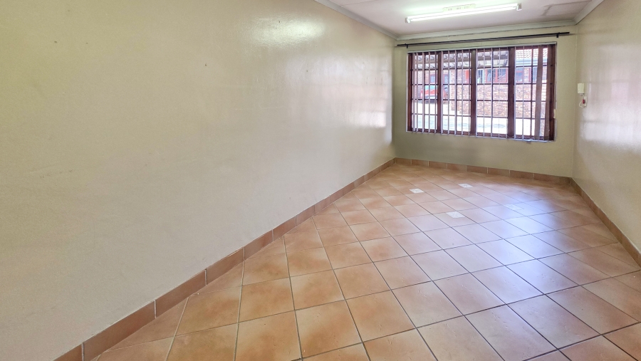 3 Bedroom Property for Sale in Die Hoewes Gauteng