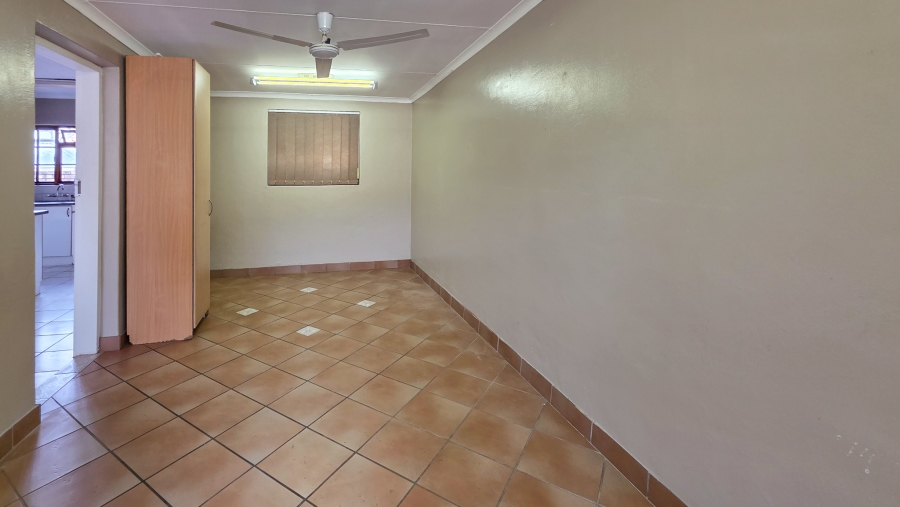 3 Bedroom Property for Sale in Die Hoewes Gauteng