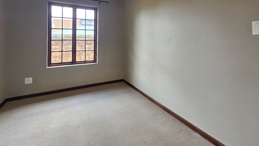 3 Bedroom Property for Sale in Die Hoewes Gauteng