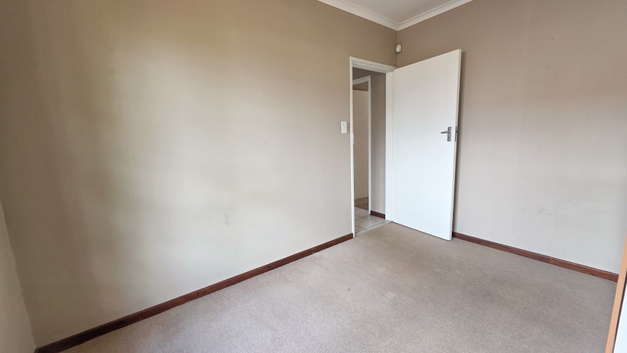 3 Bedroom Property for Sale in Die Hoewes Gauteng