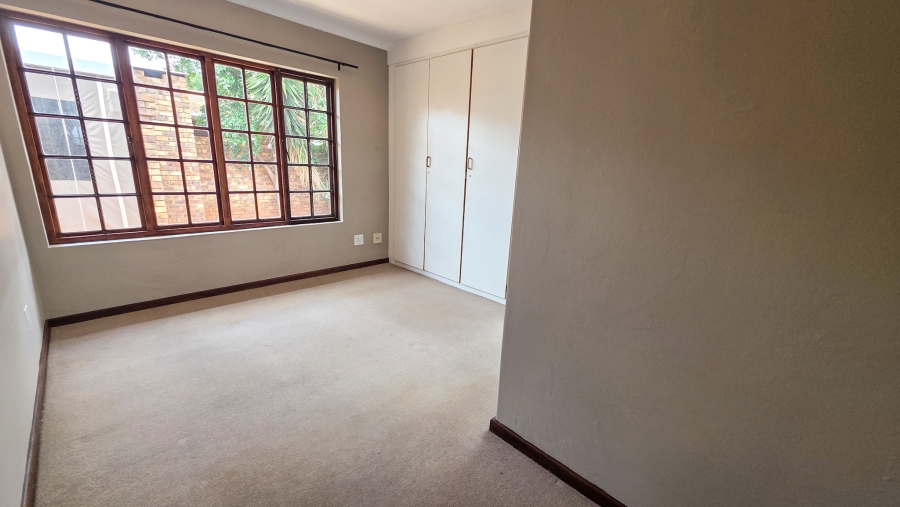 3 Bedroom Property for Sale in Die Hoewes Gauteng