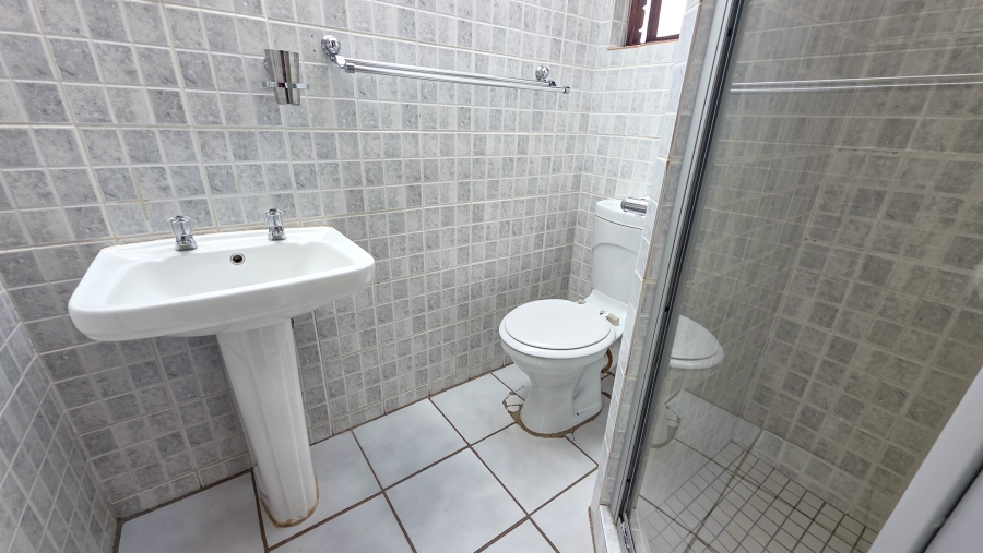 3 Bedroom Property for Sale in Die Hoewes Gauteng