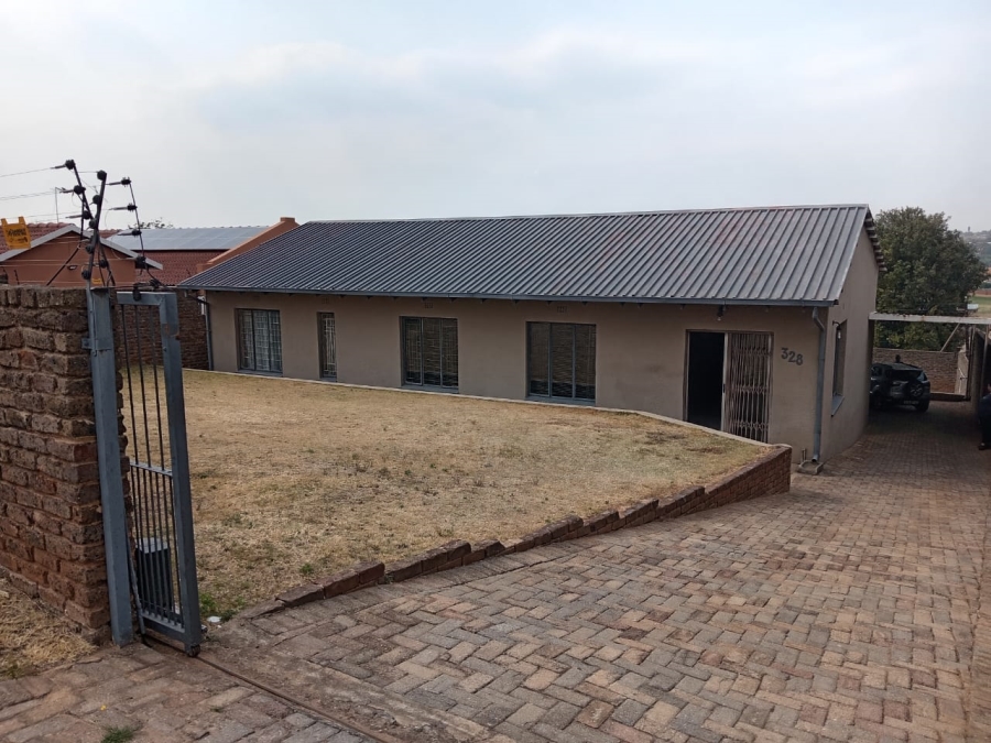 4 Bedroom Property for Sale in Lindhaven Gauteng