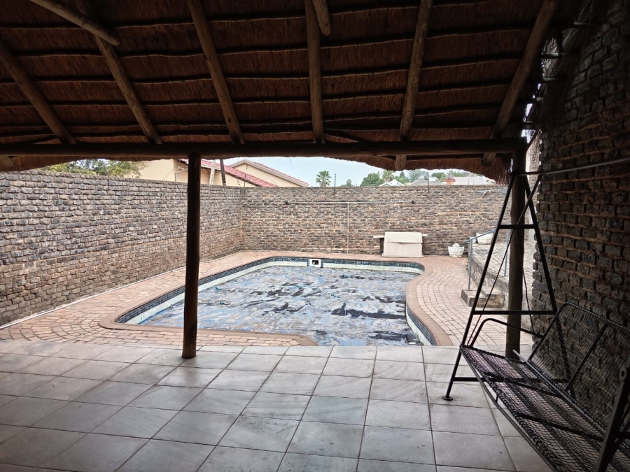 4 Bedroom Property for Sale in Lindhaven Gauteng