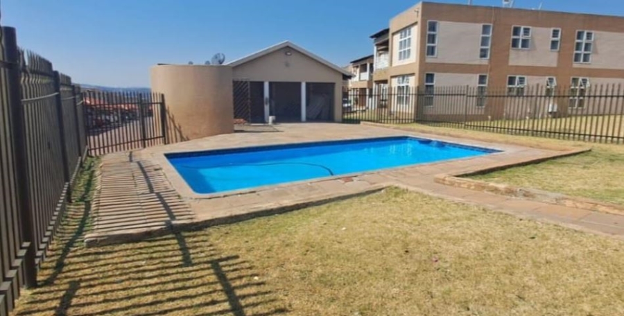 2 Bedroom Property for Sale in Mondeor Gauteng
