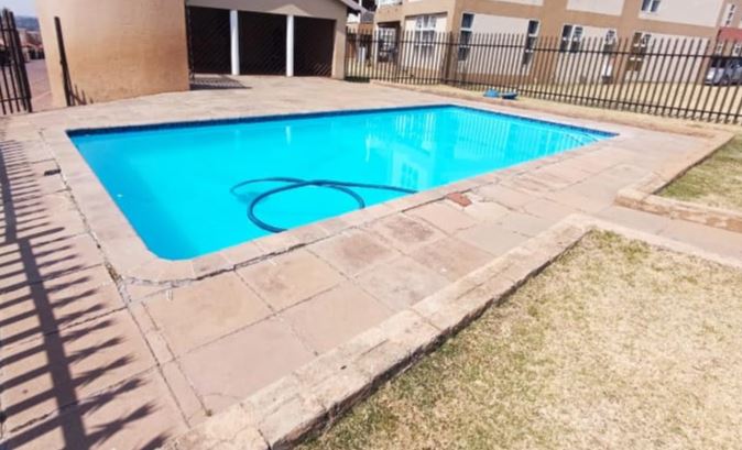 2 Bedroom Property for Sale in Mondeor Gauteng