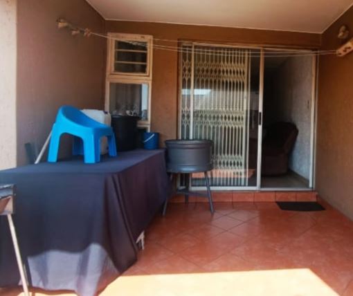 2 Bedroom Property for Sale in Mondeor Gauteng