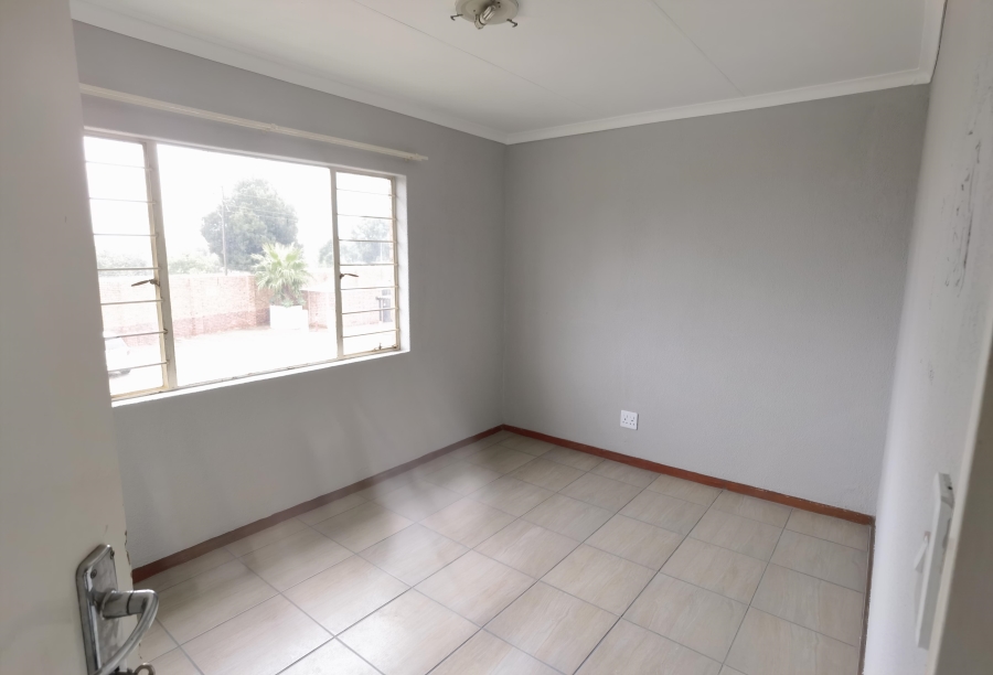To Let 2 Bedroom Property for Rent in Norton Home Estate AH Gauteng
