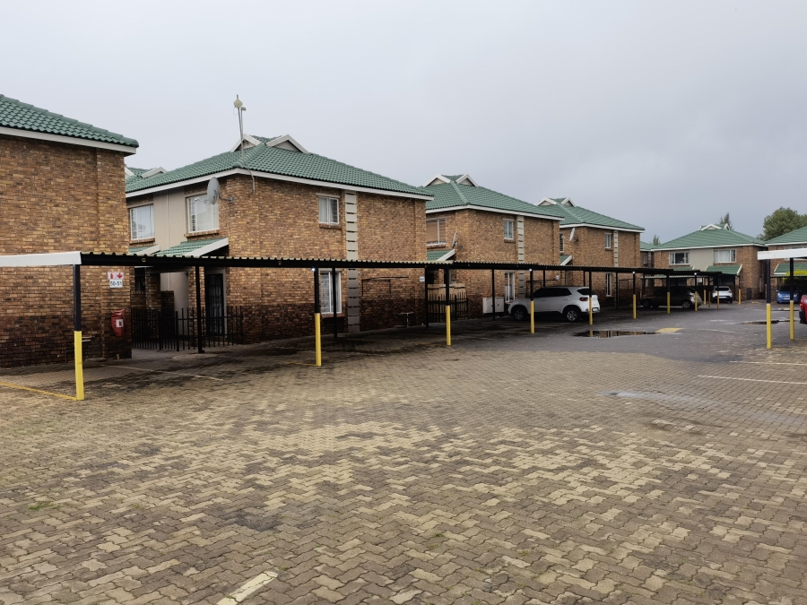 To Let 2 Bedroom Property for Rent in Norton Home Estate AH Gauteng