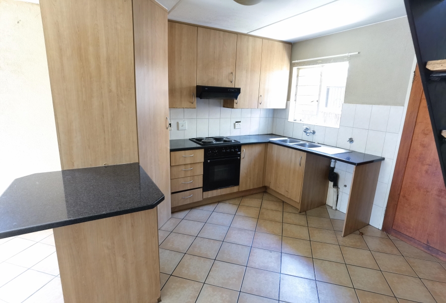 To Let 2 Bedroom Property for Rent in Norton Home Estate AH Gauteng