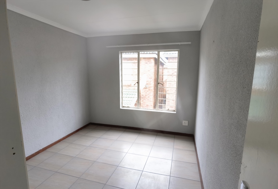 To Let 2 Bedroom Property for Rent in Norton Home Estate AH Gauteng