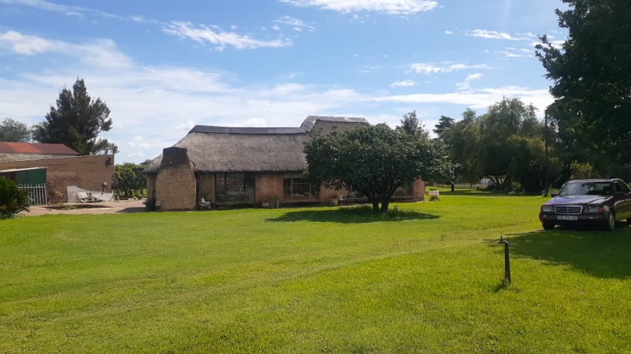 4 Bedroom Property for Sale in Mullerstuine Gauteng