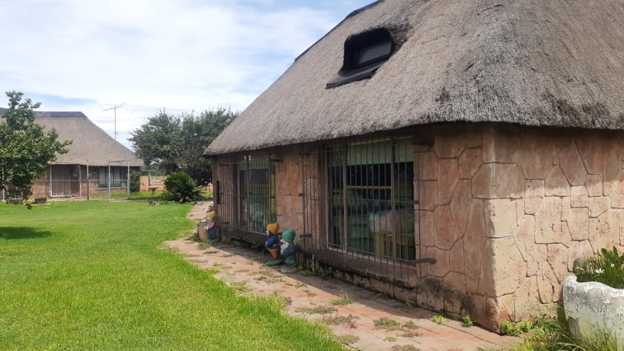 4 Bedroom Property for Sale in Mullerstuine Gauteng