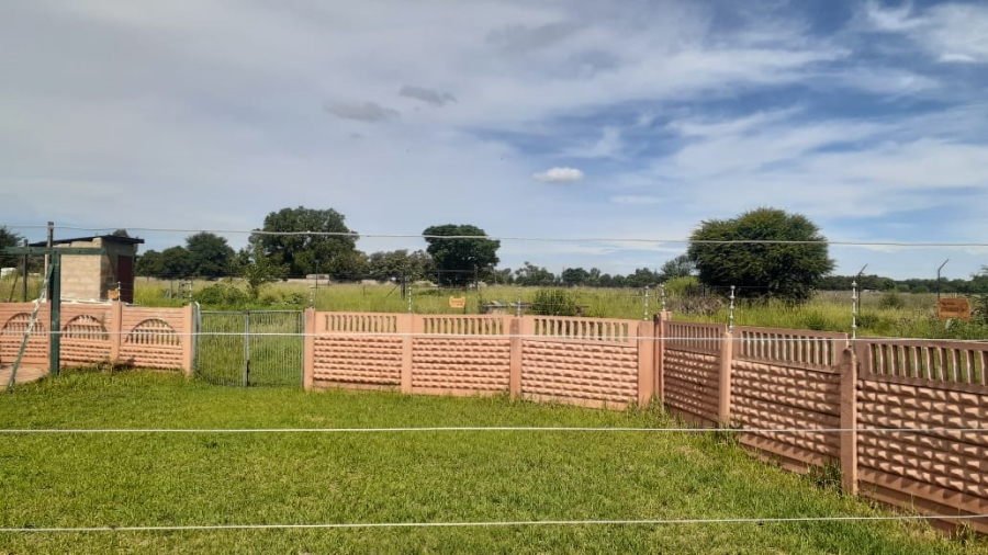 4 Bedroom Property for Sale in Mullerstuine Gauteng