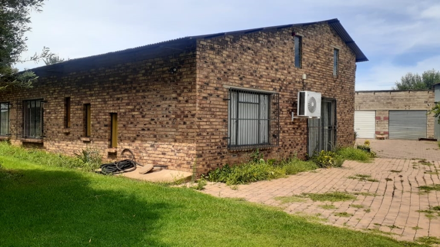 4 Bedroom Property for Sale in Mullerstuine Gauteng