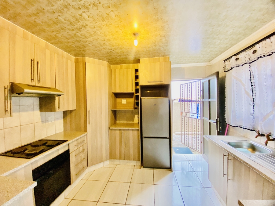 2 Bedroom Property for Sale in Daveyton Gauteng