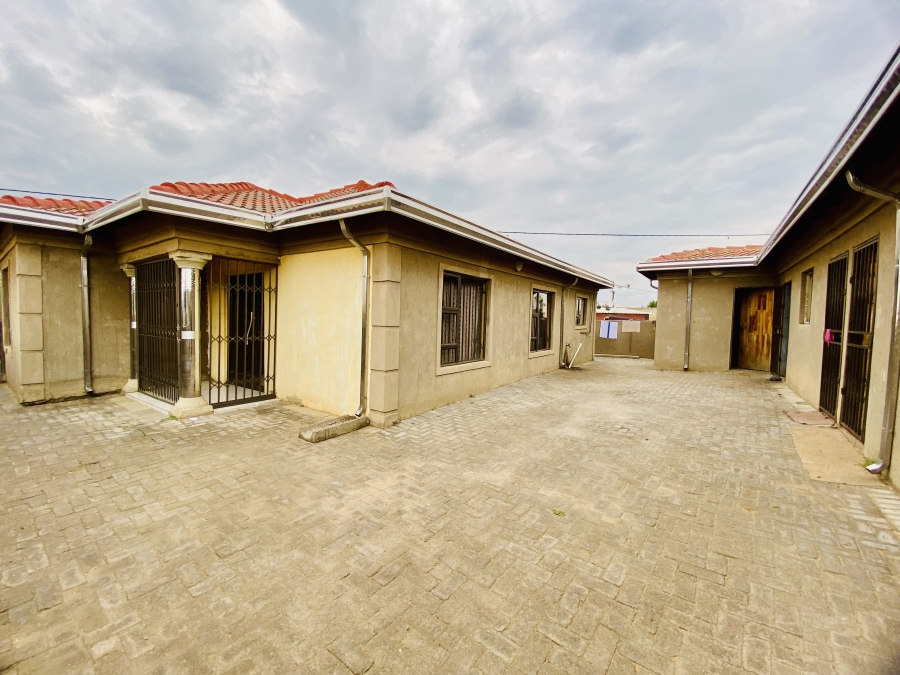 2 Bedroom Property for Sale in Daveyton Gauteng