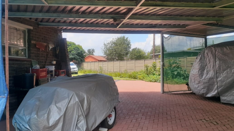 4 Bedroom Property for Sale in Bonanne Gauteng