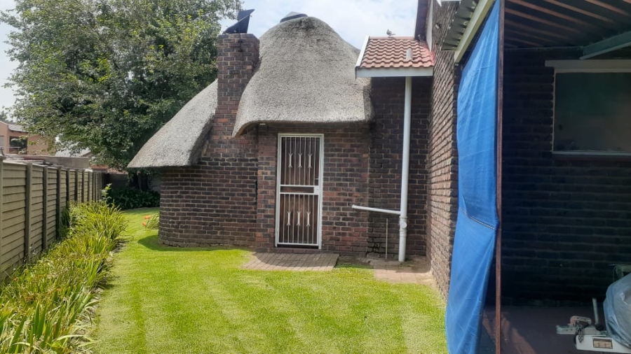 4 Bedroom Property for Sale in Bonanne Gauteng