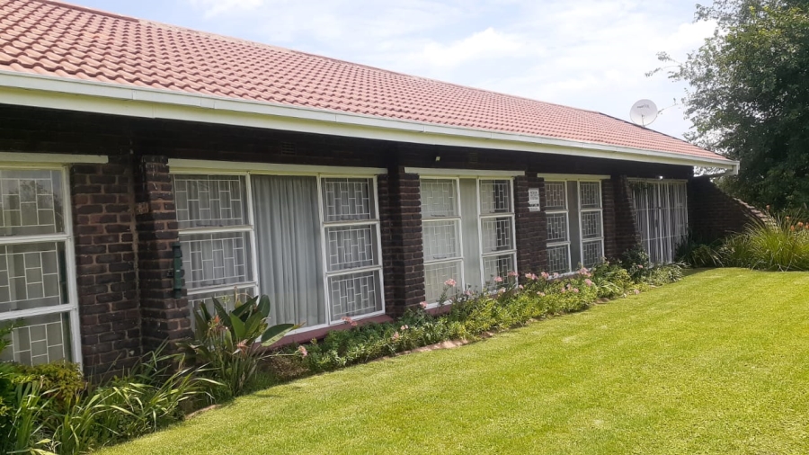 4 Bedroom Property for Sale in Bonanne Gauteng