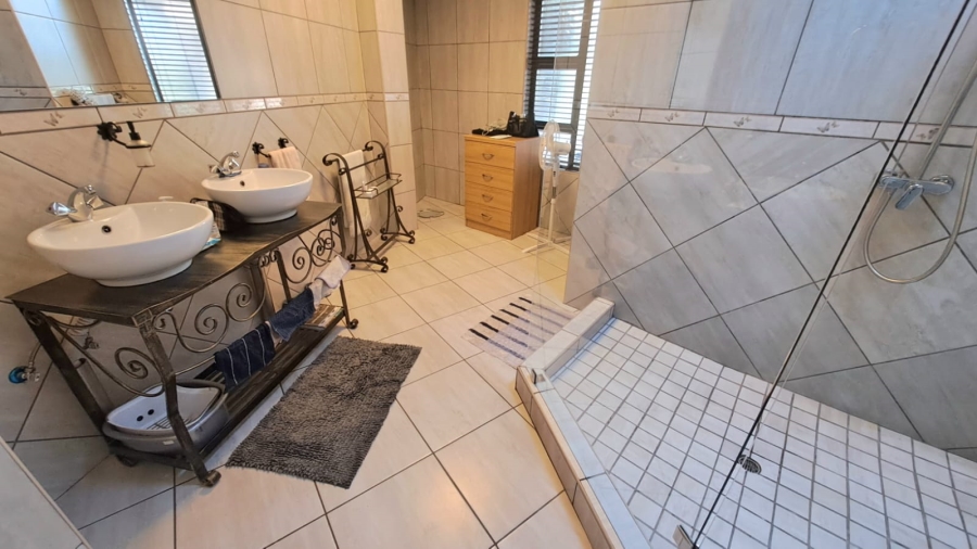 4 Bedroom Property for Sale in Three Rivers East Gauteng