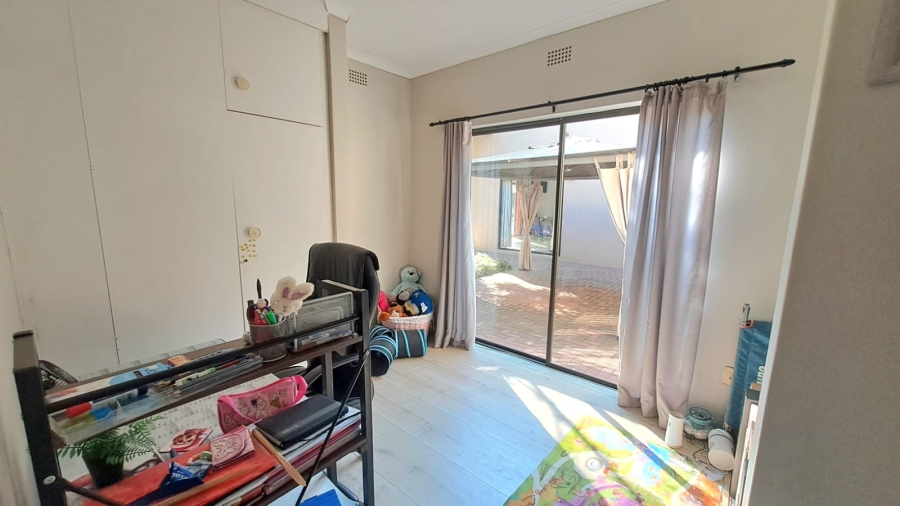 4 Bedroom Property for Sale in Three Rivers East Gauteng