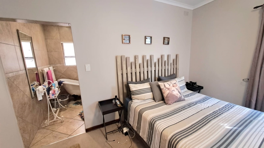 4 Bedroom Property for Sale in Three Rivers East Gauteng