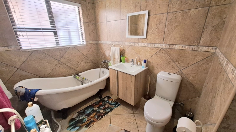 4 Bedroom Property for Sale in Three Rivers East Gauteng