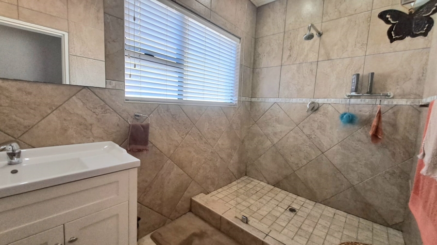 4 Bedroom Property for Sale in Three Rivers East Gauteng