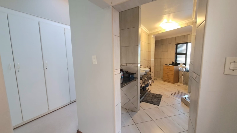 4 Bedroom Property for Sale in Three Rivers East Gauteng