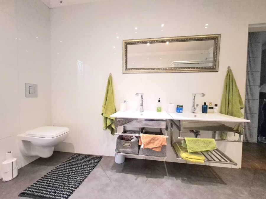 4 Bedroom Property for Sale in Three Rivers East Gauteng