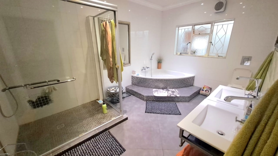 4 Bedroom Property for Sale in Three Rivers East Gauteng