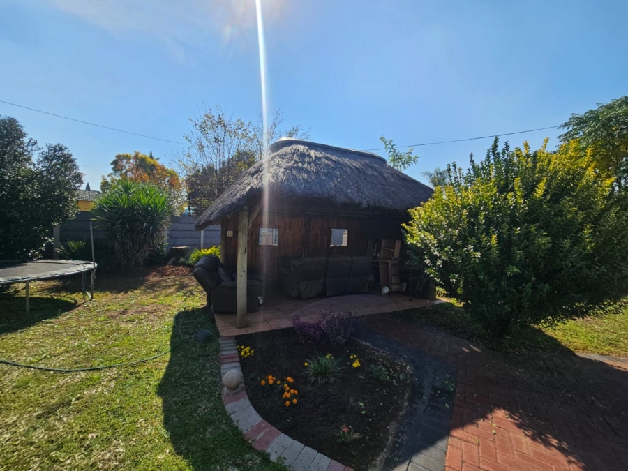 3 Bedroom Property for Sale in Unitas Park Gauteng