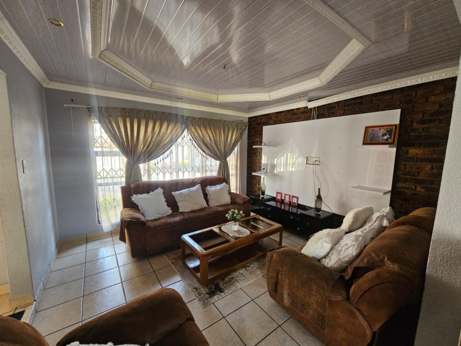 3 Bedroom Property for Sale in Unitas Park Gauteng