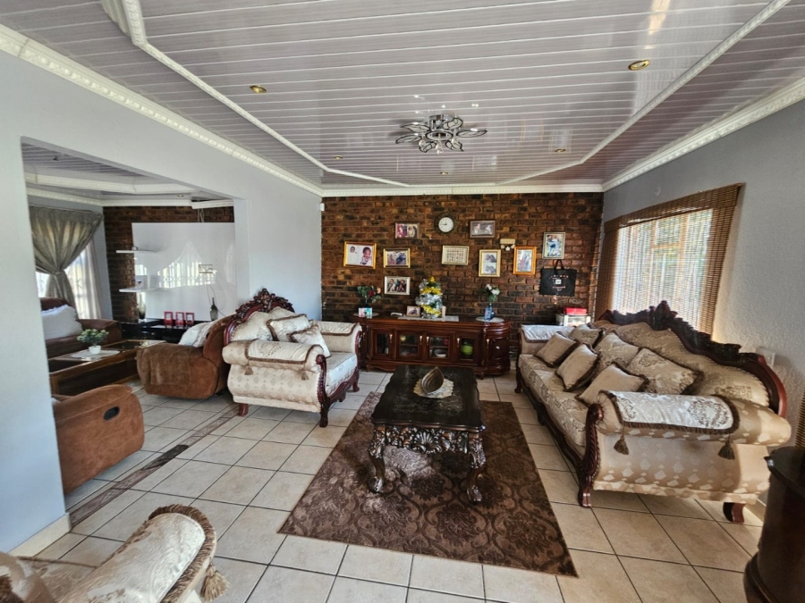 3 Bedroom Property for Sale in Unitas Park Gauteng