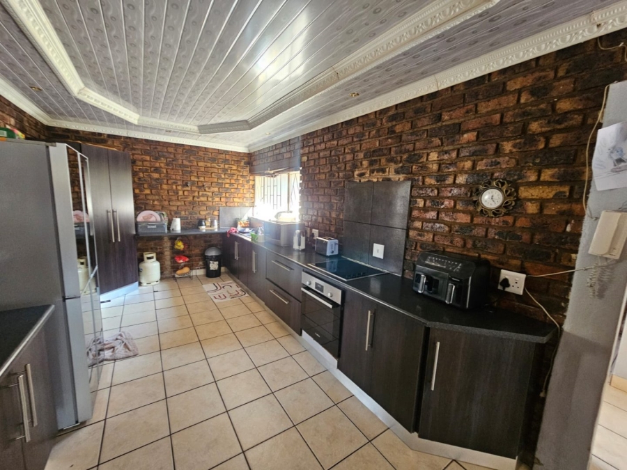 3 Bedroom Property for Sale in Unitas Park Gauteng