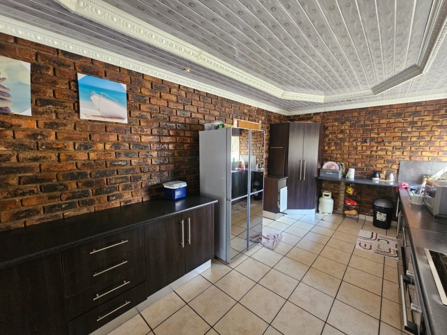 3 Bedroom Property for Sale in Unitas Park Gauteng