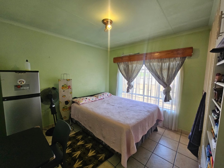 3 Bedroom Property for Sale in Unitas Park Gauteng