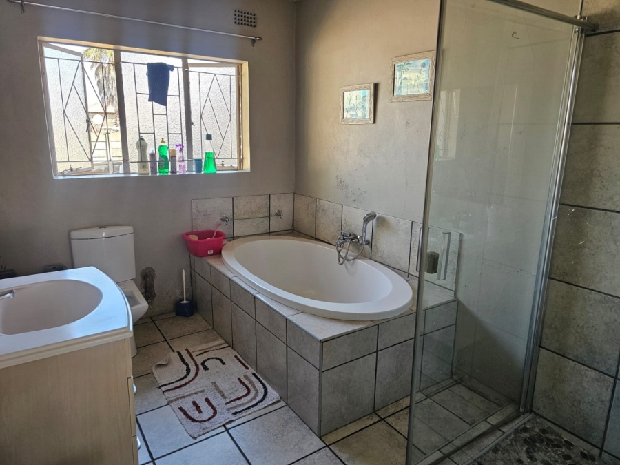 3 Bedroom Property for Sale in Unitas Park Gauteng