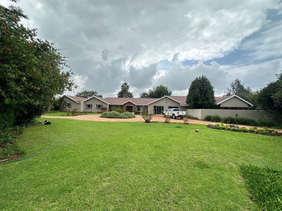 6 Bedroom Property for Sale in Unitas Park Gauteng
