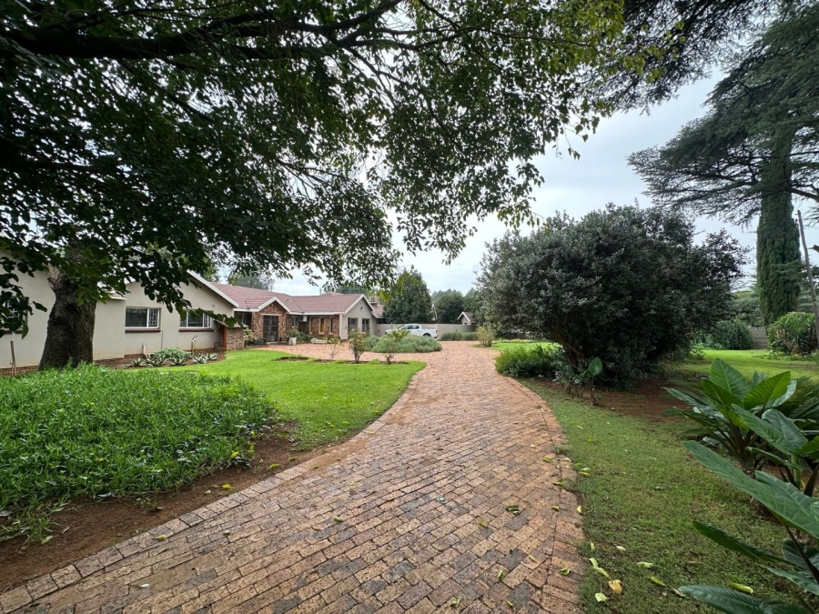 6 Bedroom Property for Sale in Unitas Park Gauteng