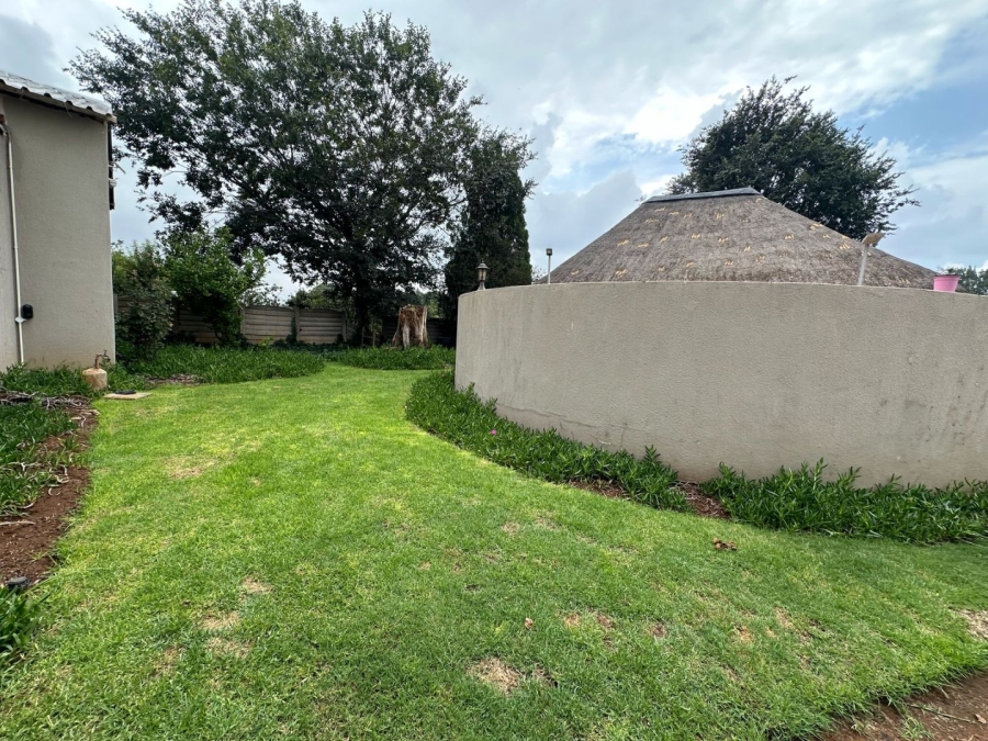 6 Bedroom Property for Sale in Unitas Park Gauteng