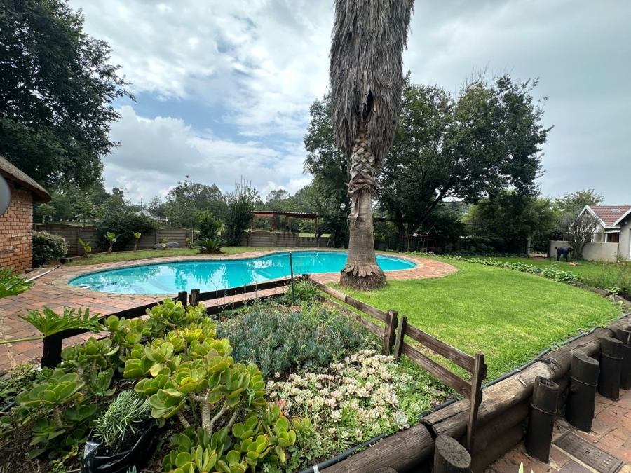6 Bedroom Property for Sale in Unitas Park Gauteng