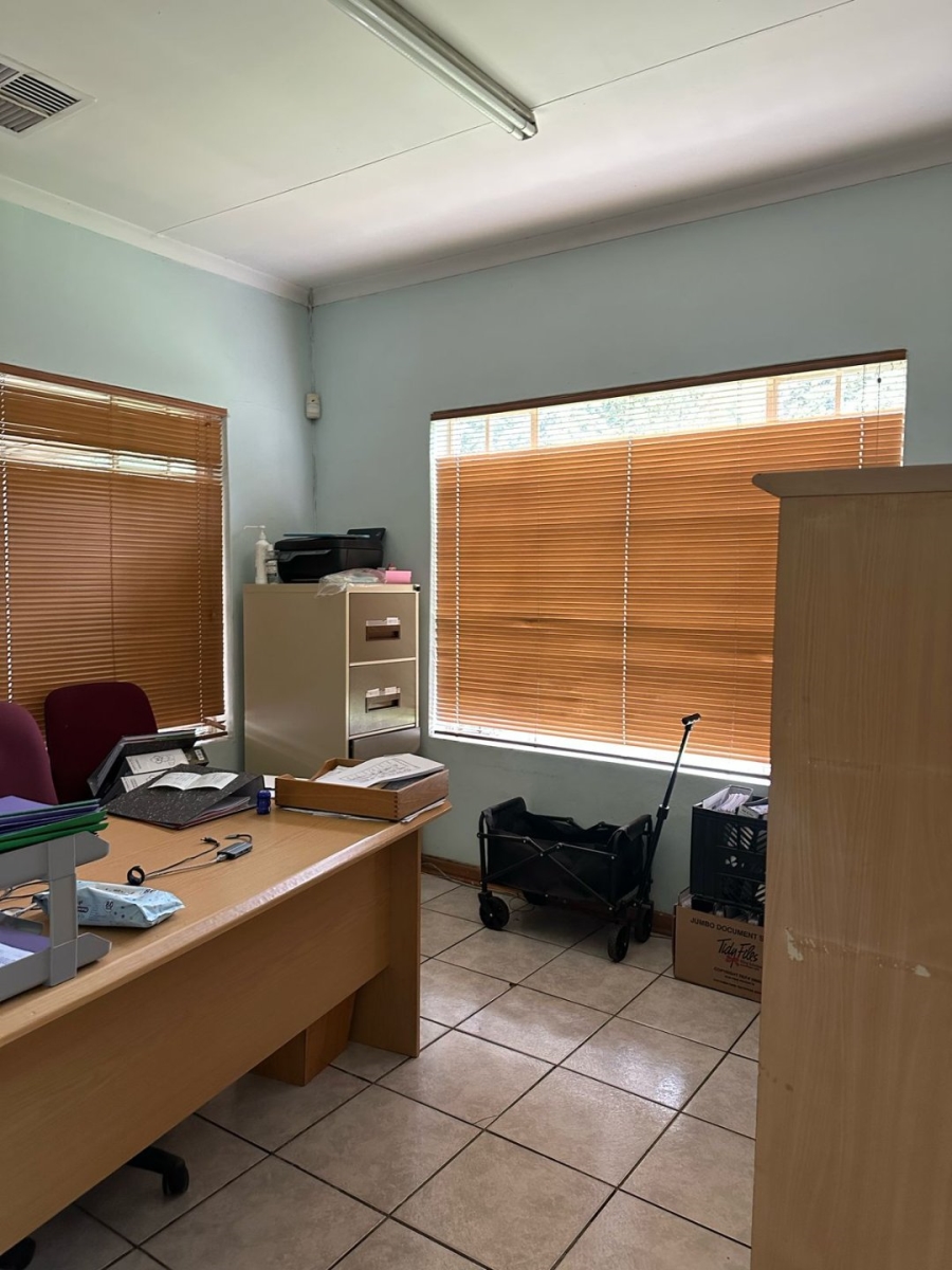 6 Bedroom Property for Sale in Unitas Park Gauteng
